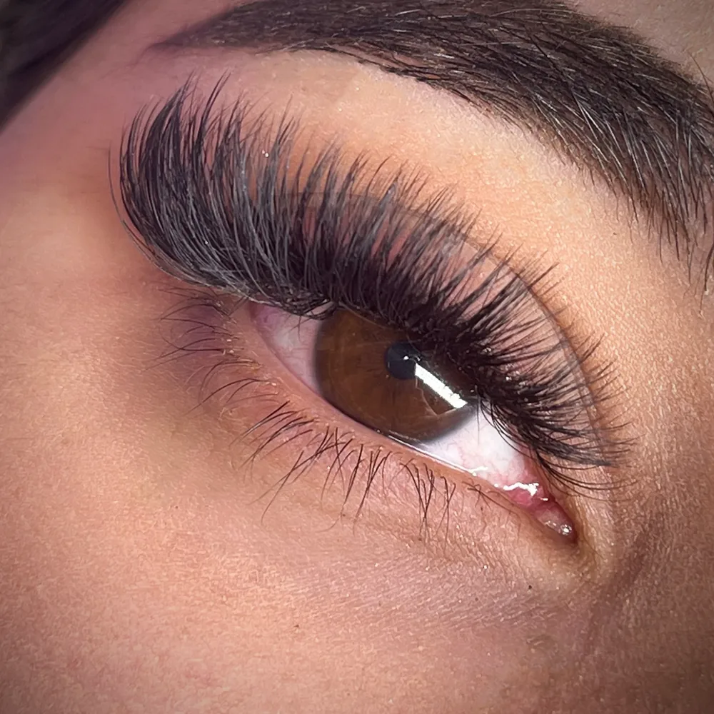 Lash extensions by Lashevista Beauty